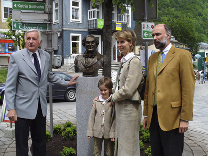 johann-nestroy-büste in bad ischl