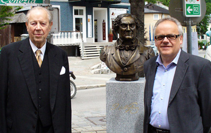 johann-nestroy-büste in bad ischl
